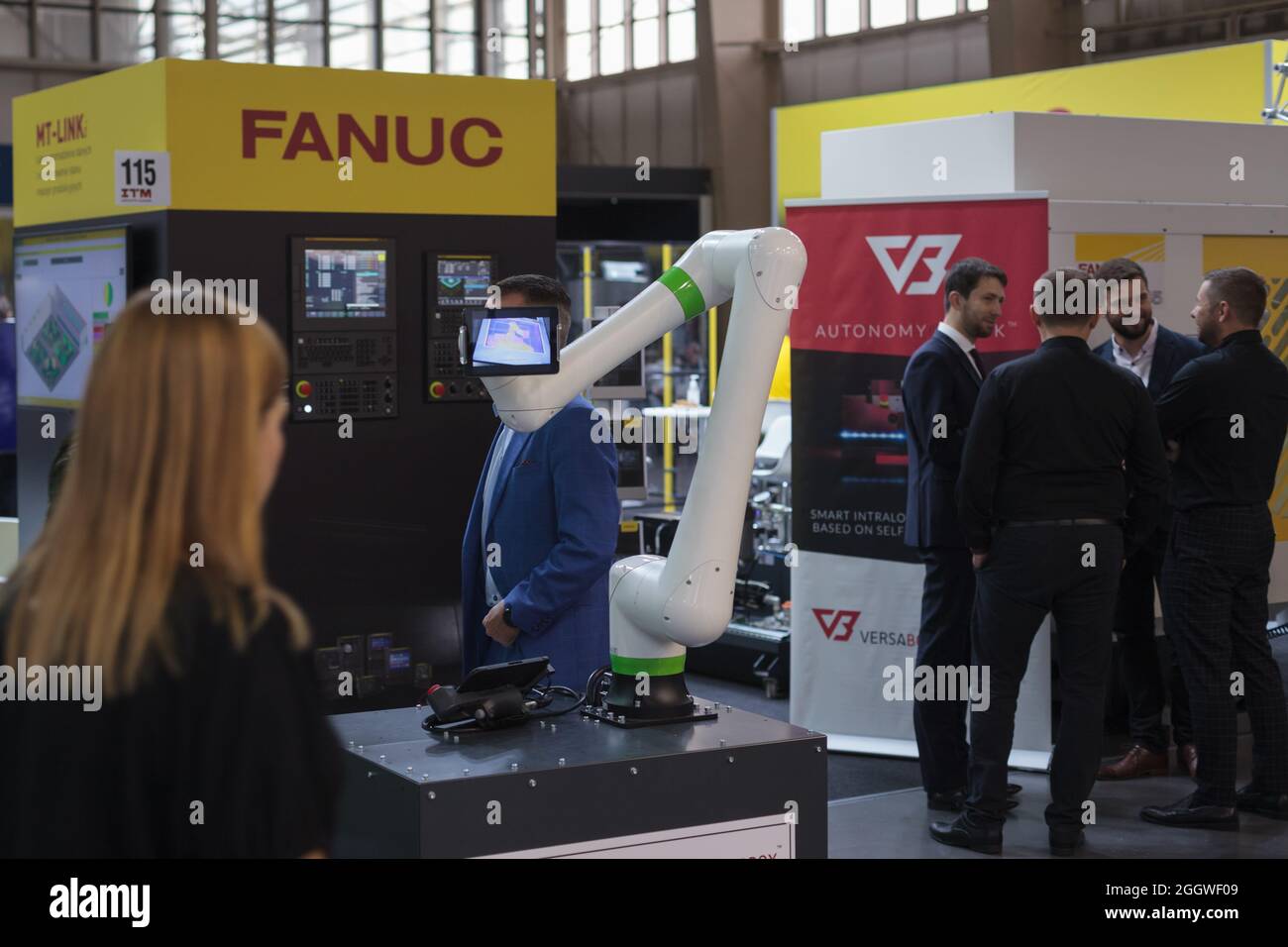 Poznan, Pologne 06 août 2021 : robots Fanuc CRX collaboratifs robots. Bras de robot dans le processus technologique, robot industriel automatique. ITM Industry Europe, HI Banque D'Images