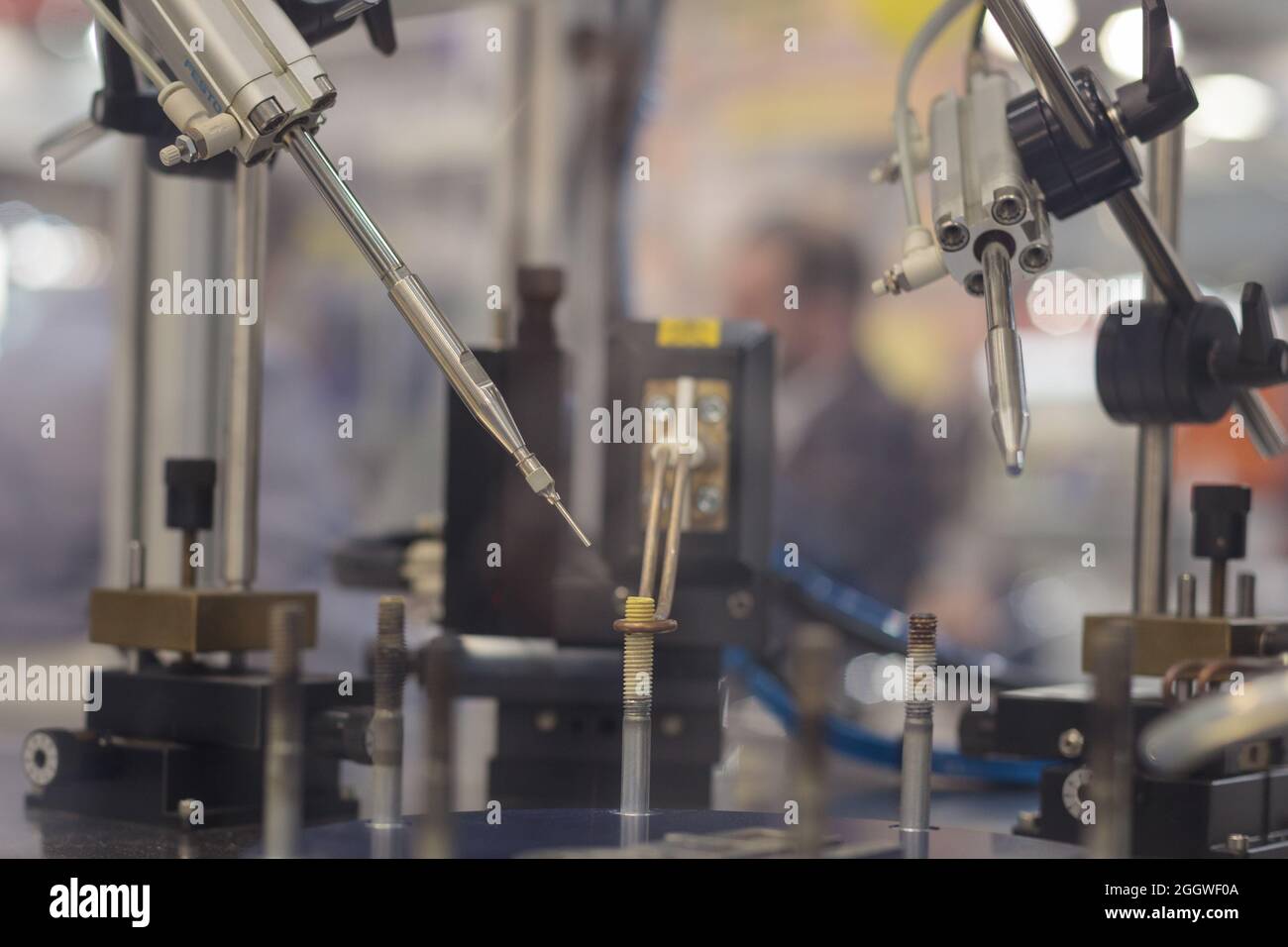 Poznan, Pologne 06 août 2021 : High TECH EXPO. GROUPE VLB. Benders à tube CNC entièrement électriques, robot industriel automatique. ITM Industry Europe, Banque D'Images