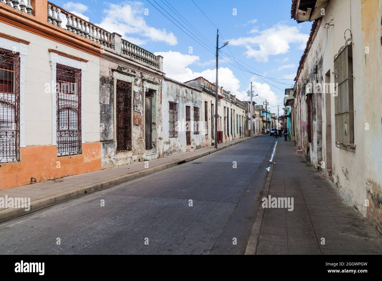 Dilipitatedl maisons dans le centre de Camaguey, Cuba Banque D'Images