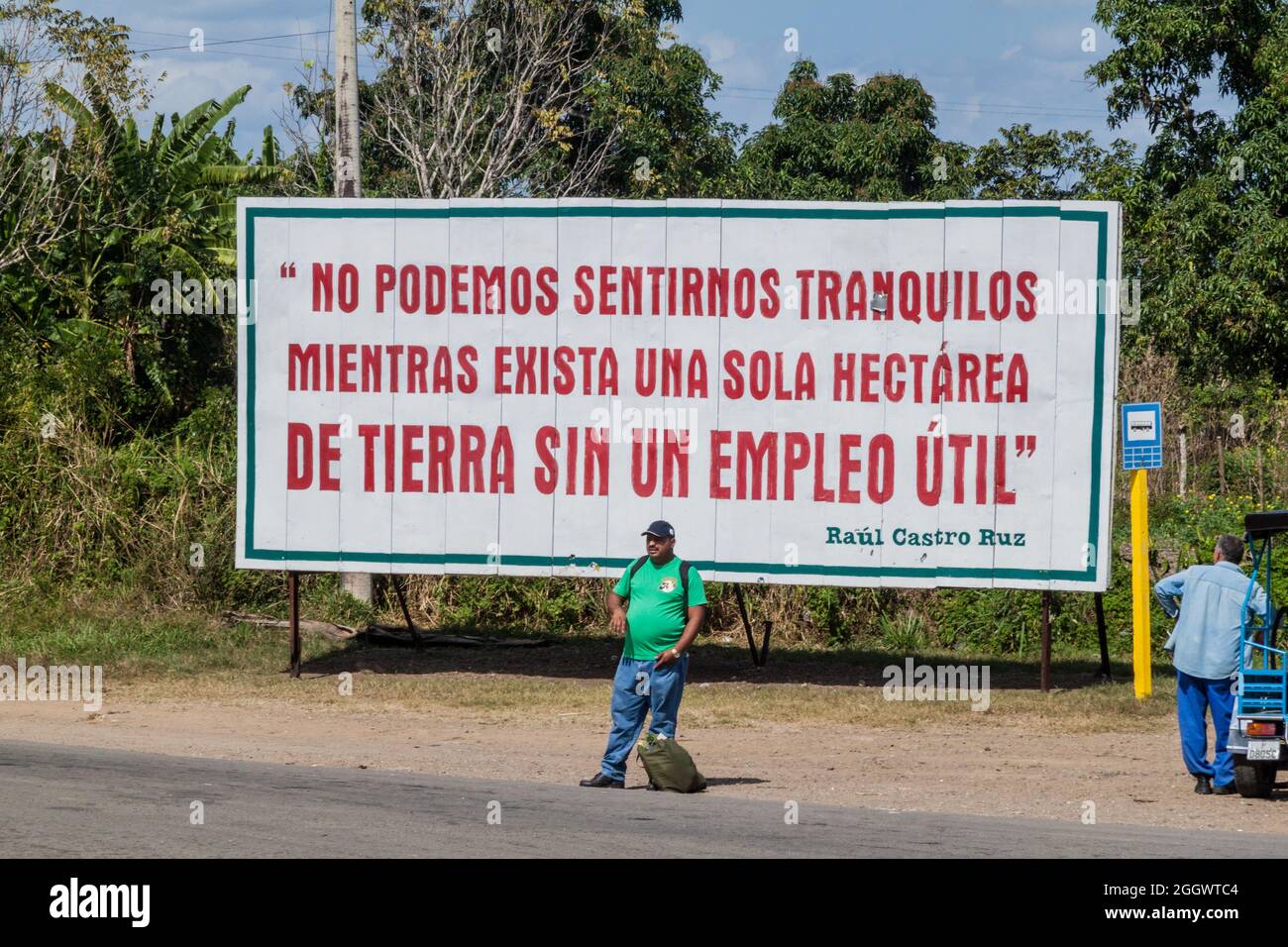 PROVINCE DE SANTA CLARA, CUBA - 12 FÉVRIER 2016 : affiche de propagande cubaine. Il dit: Nous ne devons pas nous reposer tant qu'il n'y a qu'un seul hectare de terre qui n'est pas utile Banque D'Images