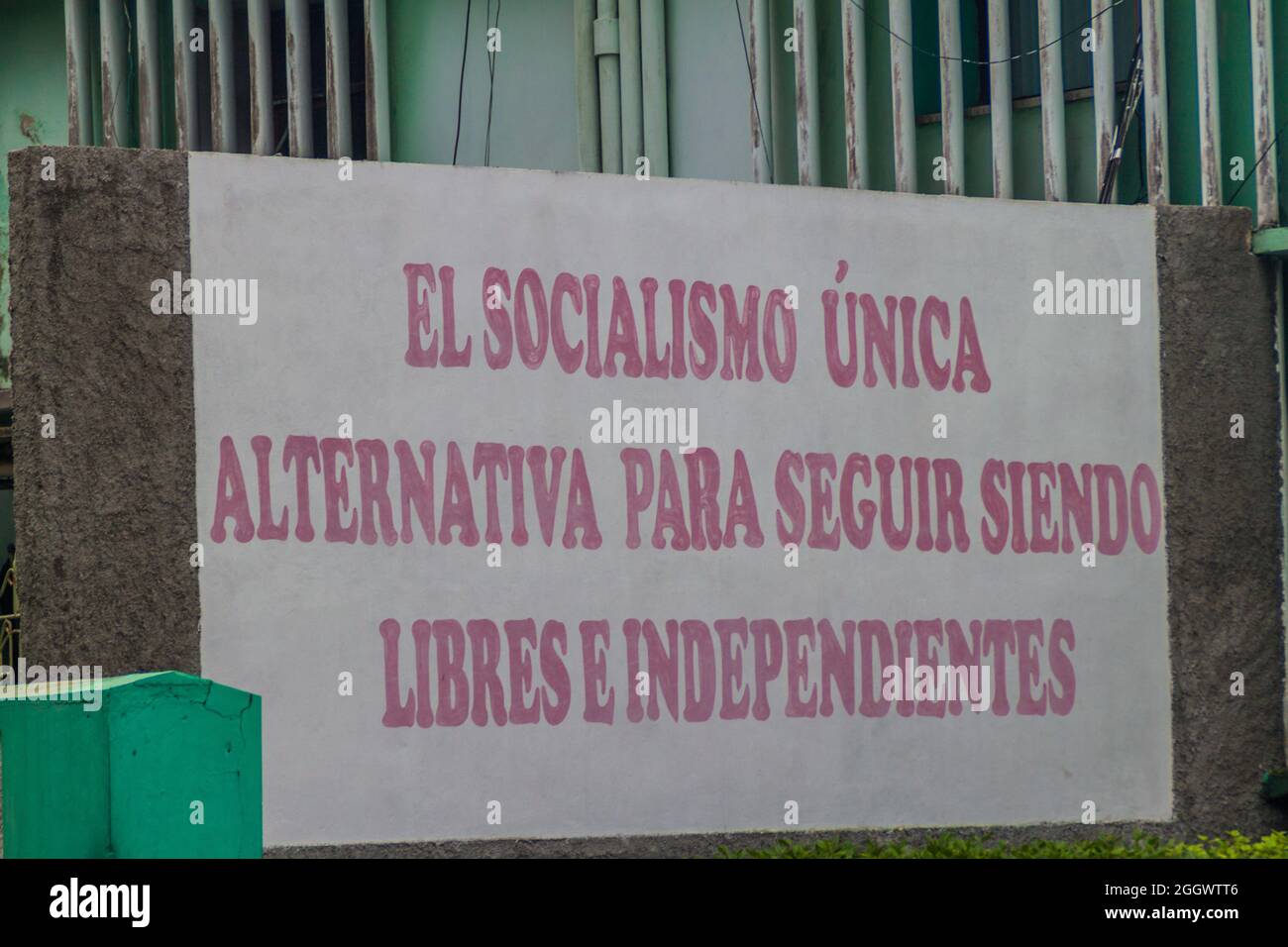 Fresque de propagande à Matanzas, Cuba. Il dit: Le socialisme est la seule option pour rester libre et indépendant. Banque D'Images