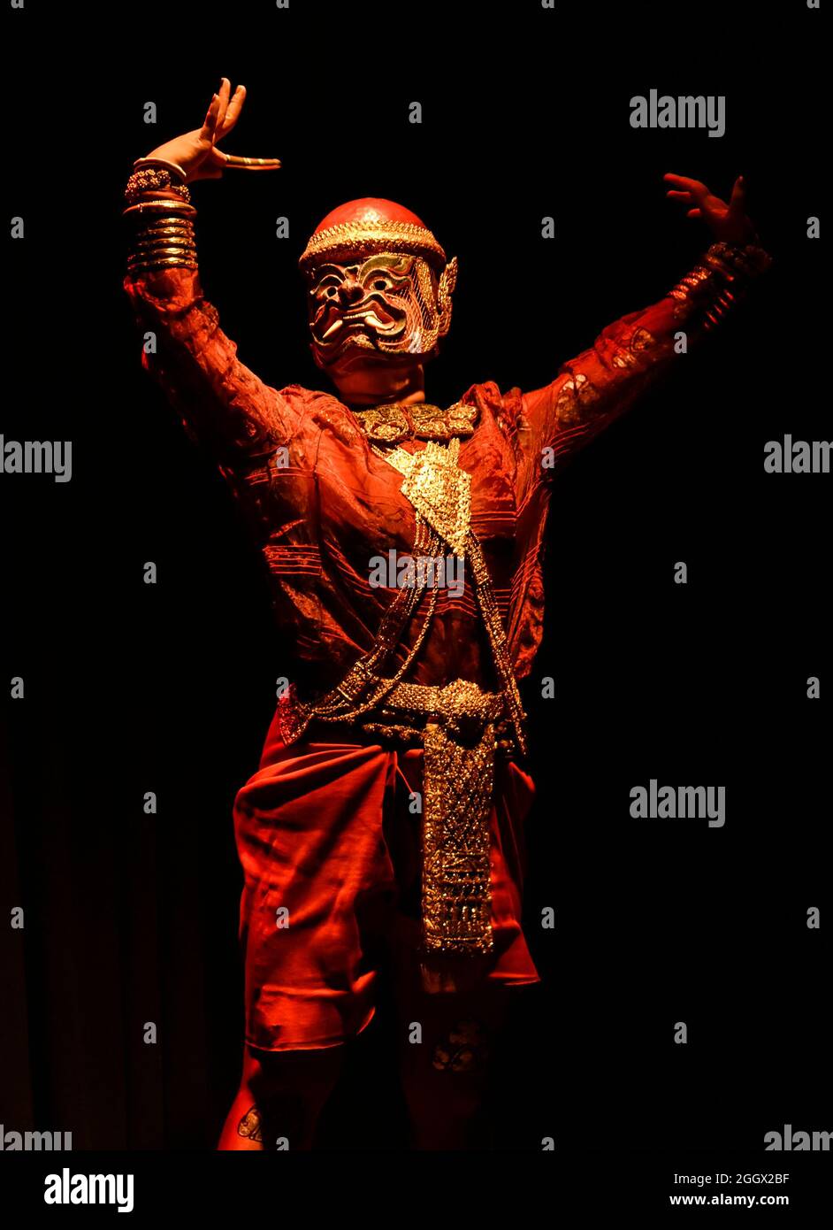 lakhon khol khmer interprète de danse masqué en costume à phnom penh scène théâtrale cambodge Banque D'Images