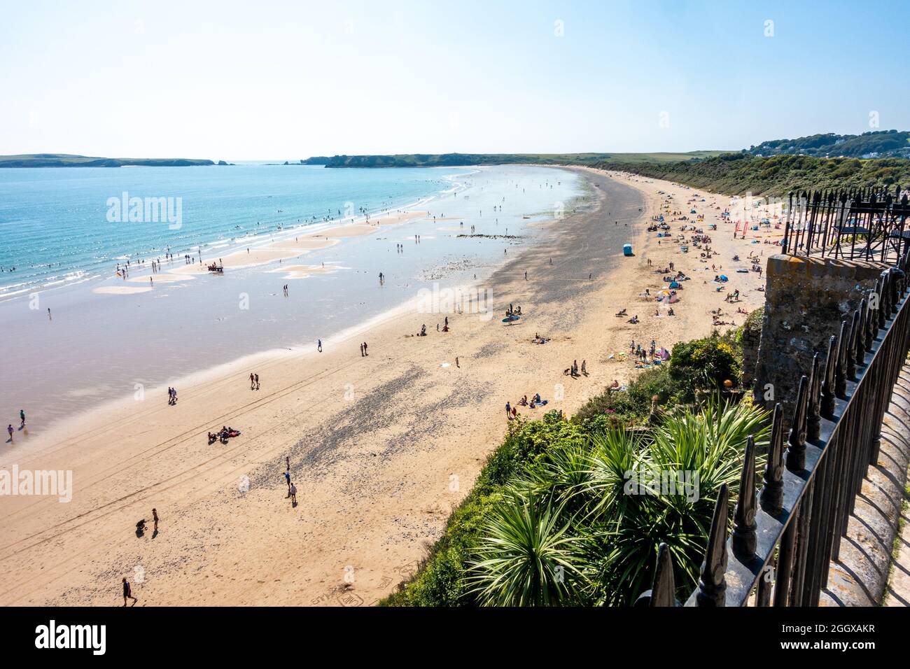 Le South Beach à Tenby dans Pembrokeshire, pays de Galles, Royaume-Uni est une plage de sable et un lieu de vacances, vu de haute altitude Banque D'Images