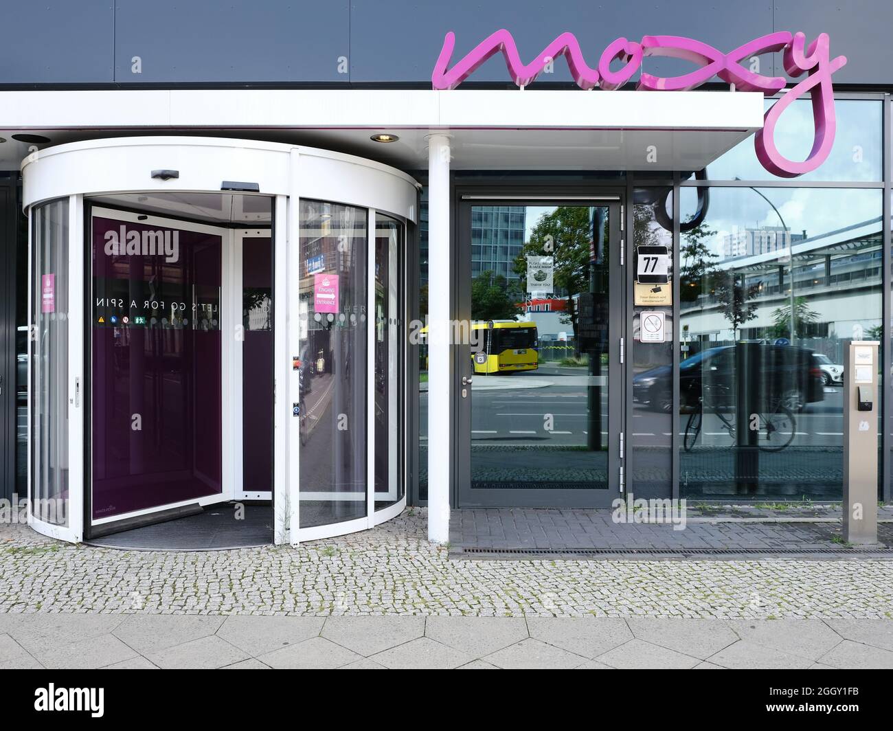Berlin, Allemagne, 27 août 2021, entrée à l'hôtel Moxy am Ostbahnhof Banque D'Images Berlin, Allemagne, 27 août 2021, entrée à l'hôtel Moxy am Ostbahnhof Banque D'Images