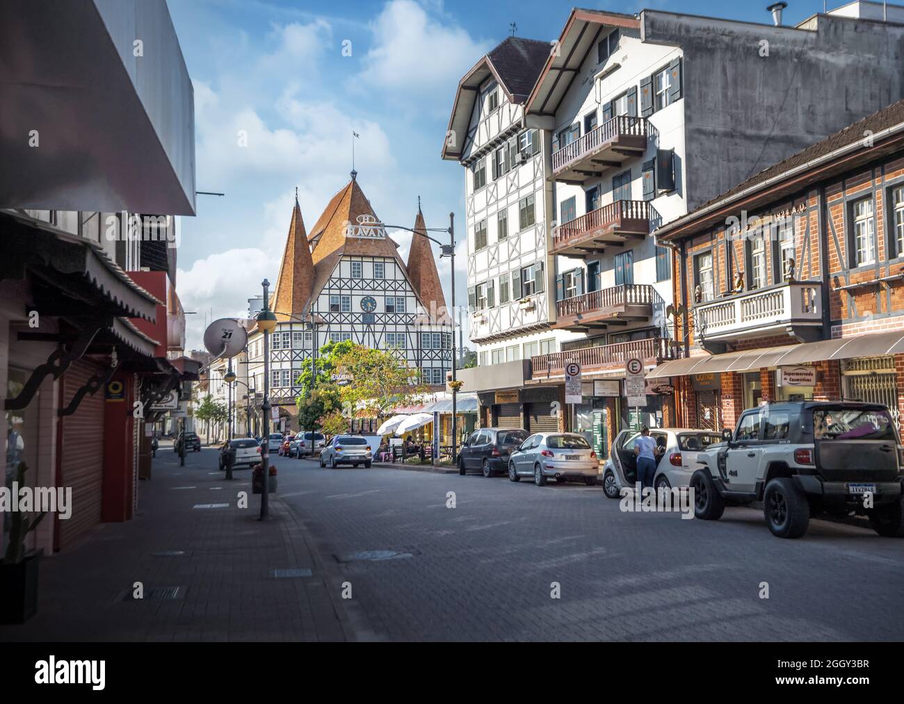 La rue XV de Novembro et l'ancien château de Moelmann, aujourd'hui Havan Store - Blumenau, Santa Catarina, Brésil Banque D'Images