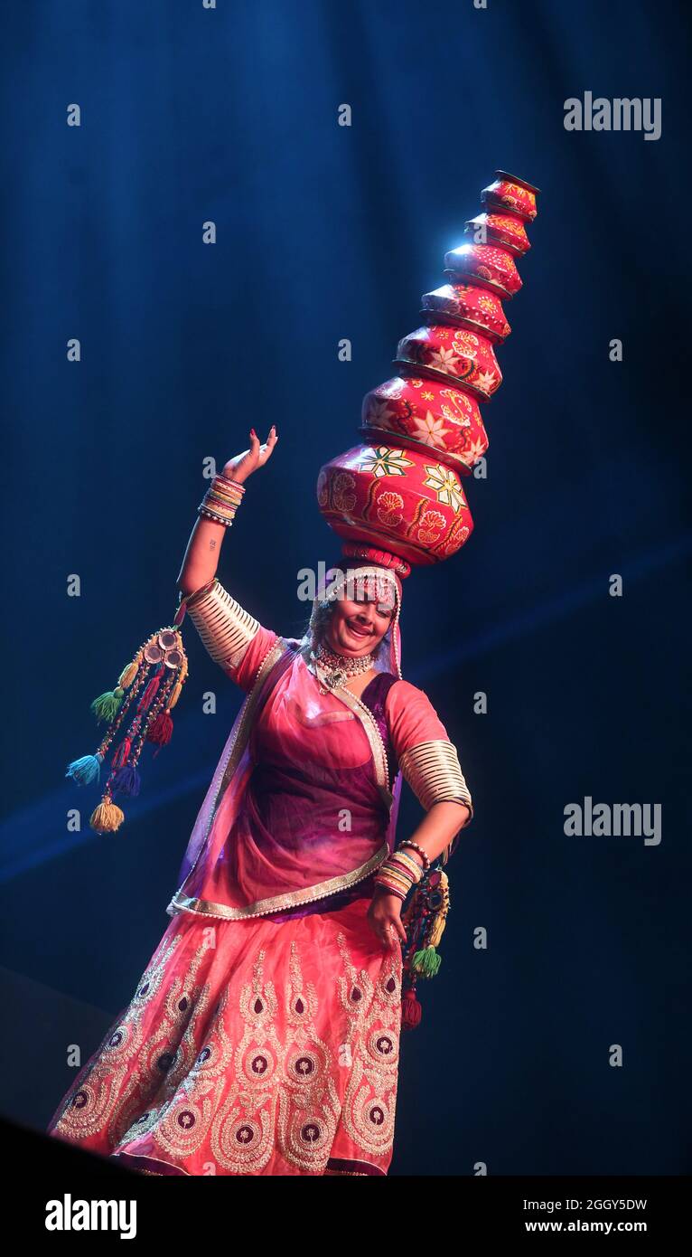 DANSE TRADITIONNELLE INDIENNE RAJASTHANI -KALBELIA Banque D'Images