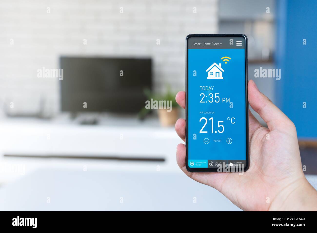 Système Smart Home sur l'application téléphone. Température, efficacité énergétique, contrôle de sécurité. Banque D'Images