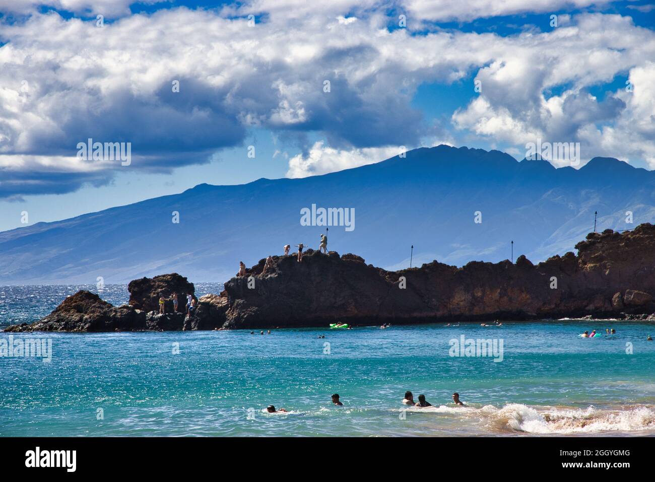 Une autre belle journée à Black Rock sur la plage Ka'anapali à Maui. Banque D'Images