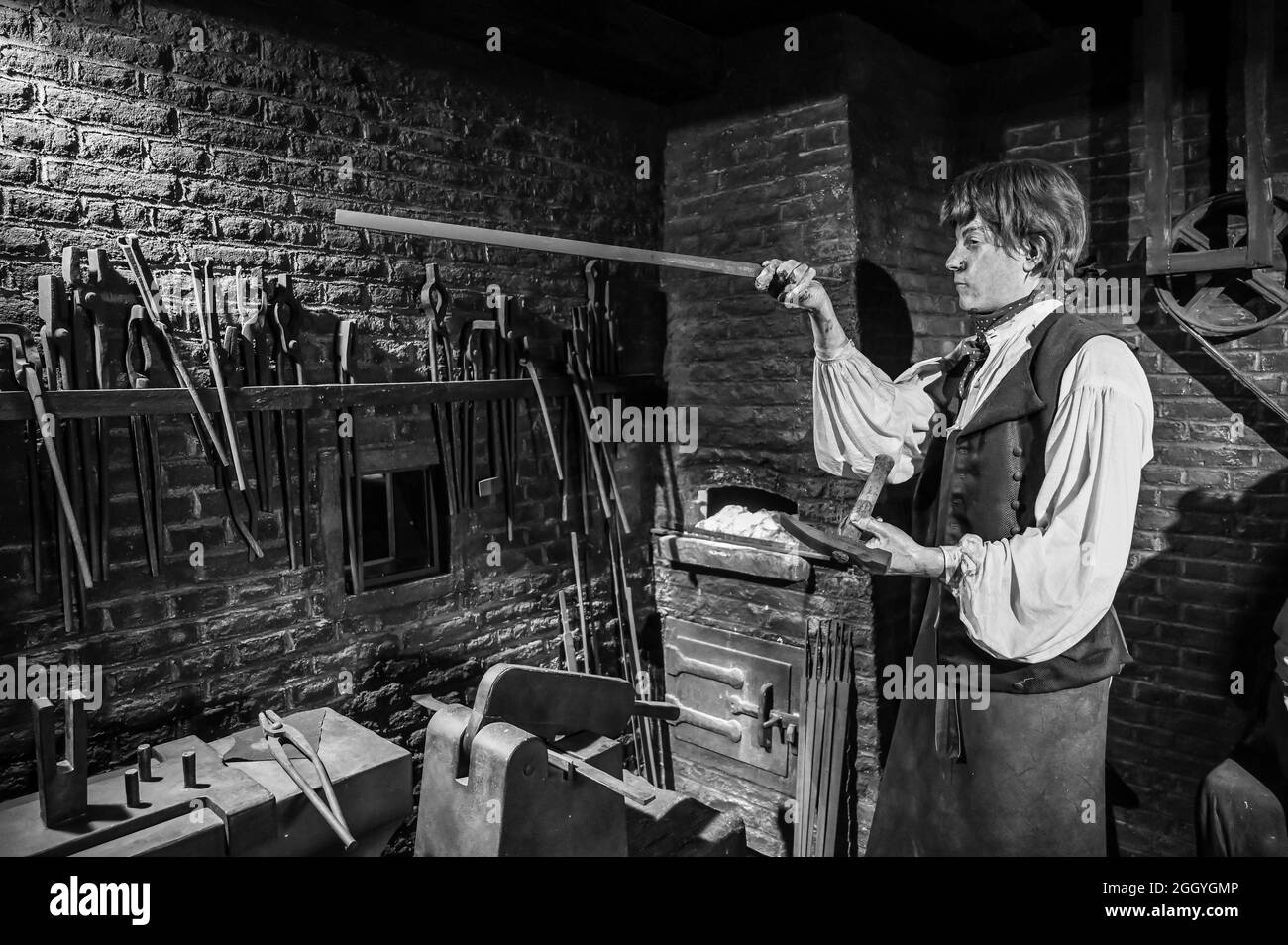 Il s'agit de l'atelier des fabricants d'épée au musée de la Marine royale de l'époque victorienne à Hartlepool, dans le comté de Durham Banque D'Images
