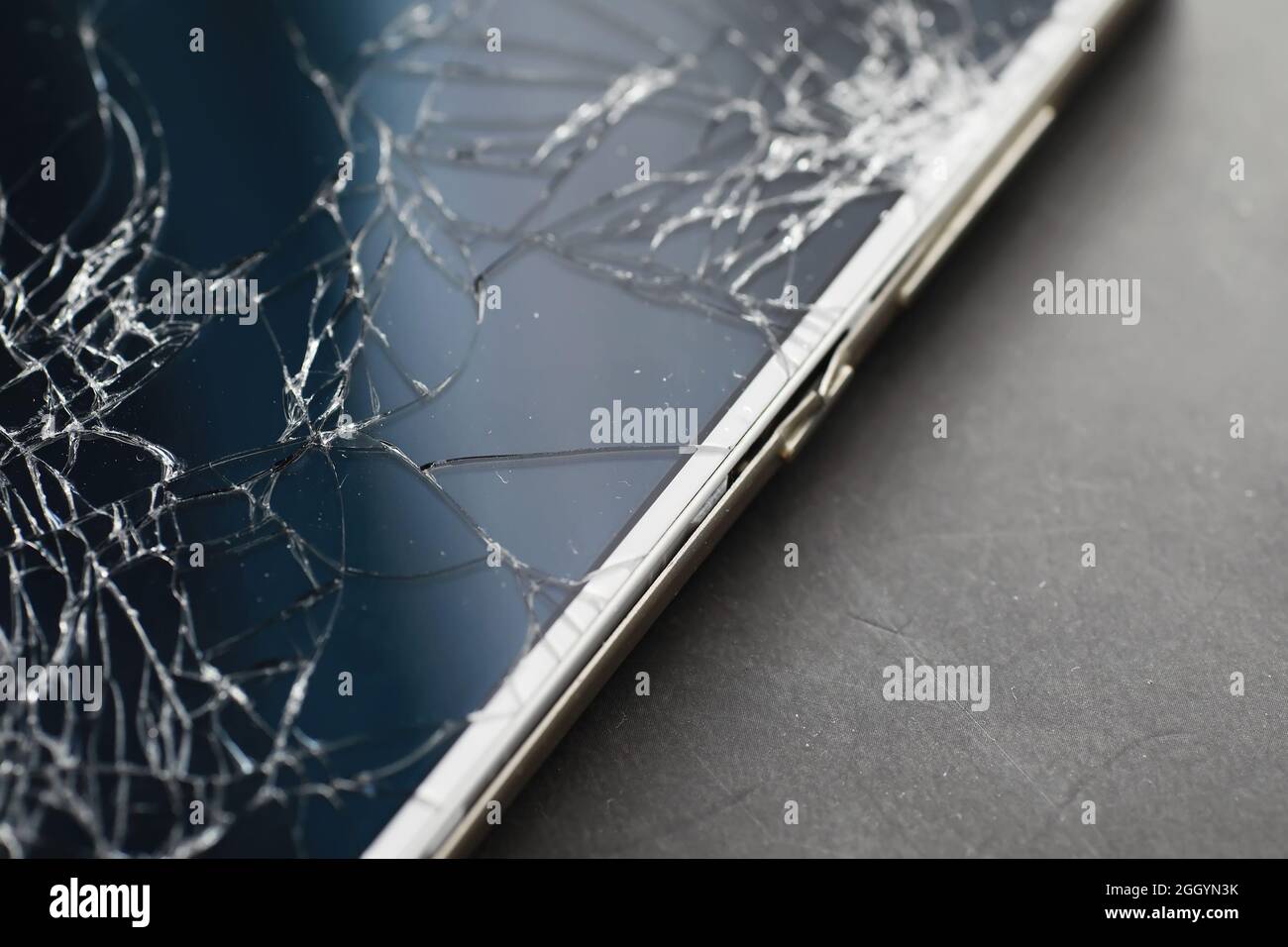 Fissure sur la vitre. Écran cassé. Téléphone cassé. Arrièreplan en — free download