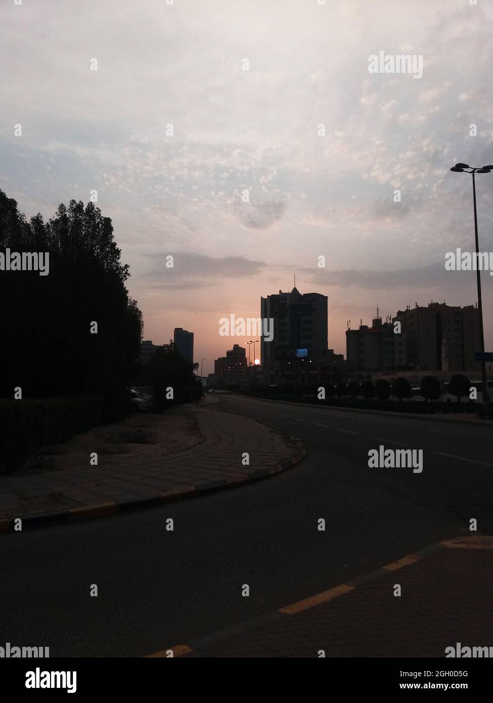 Temps nuageux et belle vue sur le lever du soleil. Heure du matin. Banque D'Images