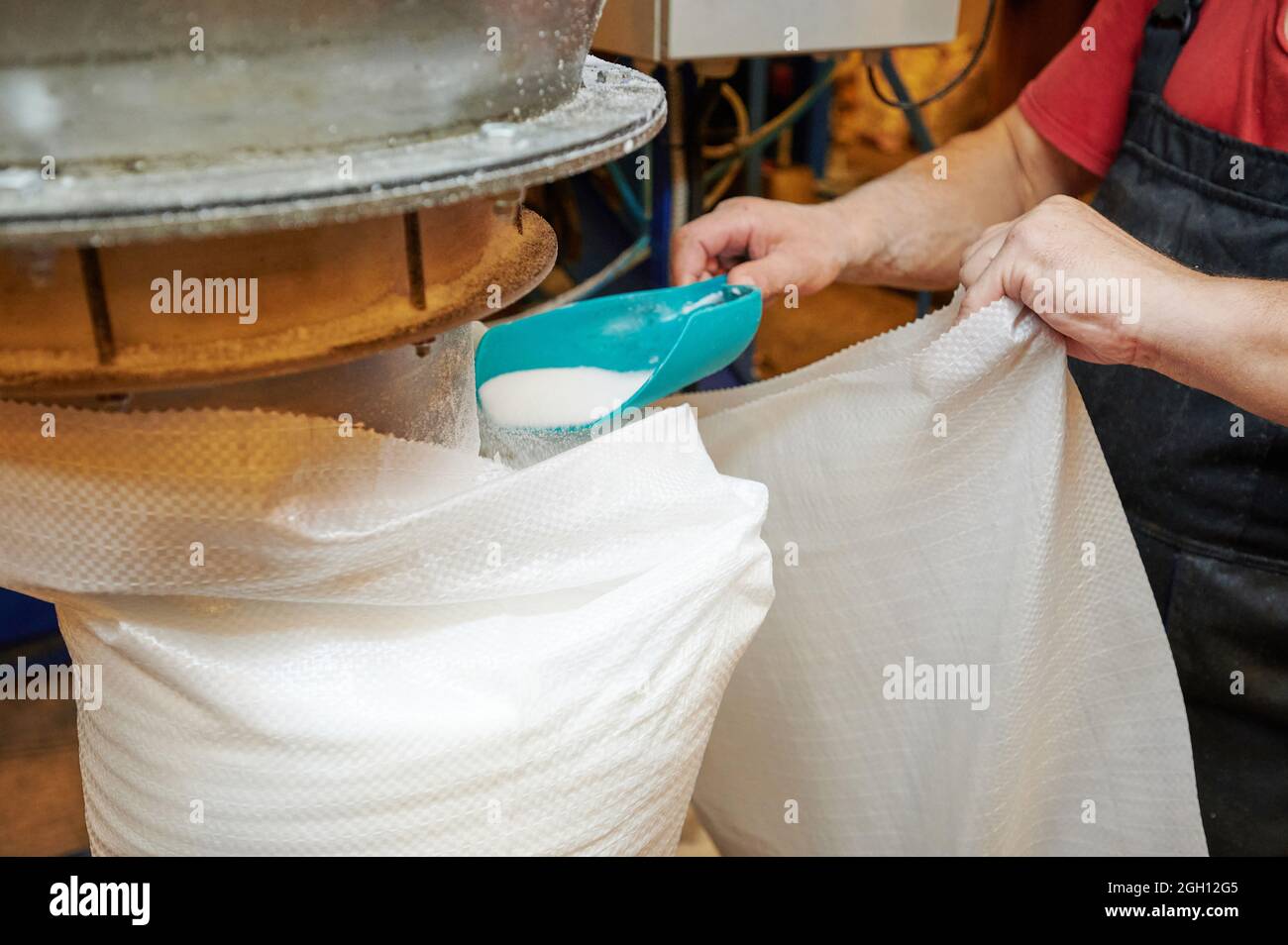Gros plan sur les sacs en plastique à granulés blancs Banque D'Images