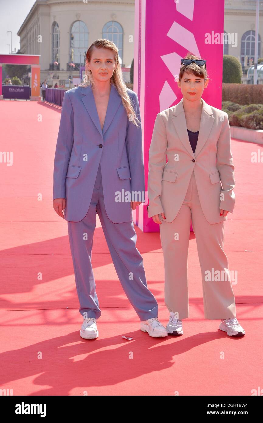 Sofia Kappel, Ninja Thyberg, qui assistera à la projection du plaisir lors du 47e Festival du film américain de Deauville à Deauville, France, le 4 septembre 2021. Photo de Julien Reynaud/APS-Medias/ABACAPRESS.COM Banque D'Images