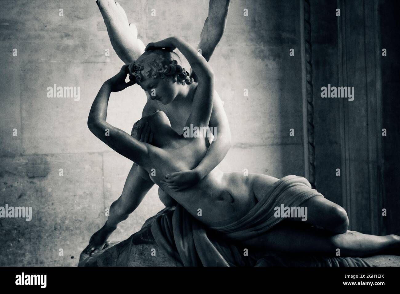 Psyché ressuscité par le Kiss de Cupid (Amore e Psiche) par Antonio Canova au Musée du Louvre à Paris Banque D'Images