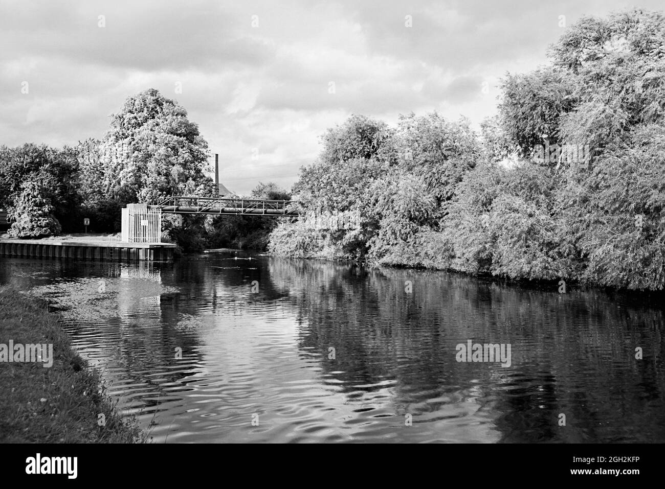 La rivière Lea au sud de Tottenham Lock, au nord de Londres, au Royaume-Uni Banque D'Images
