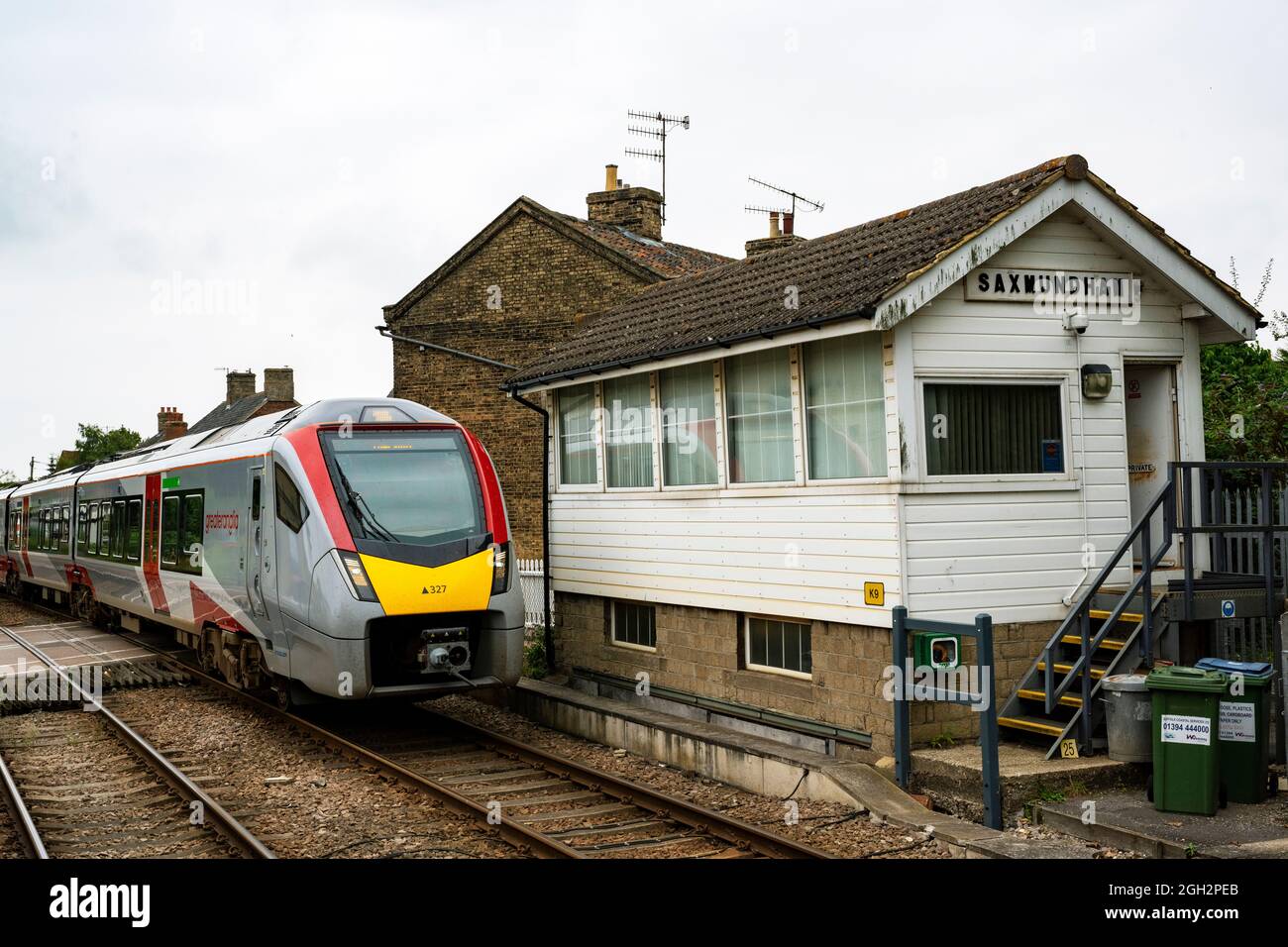 Train de voyageurs GreaterAnglia sur la ligne de 49 km est Suffolk entre Ipswich et Lowestoft, Saxmundham, Angleterre. Banque D'Images