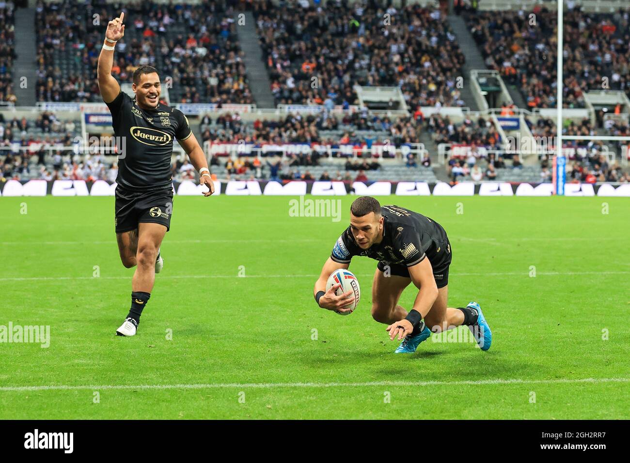 Carlos Tuimavave (3) de Hull FC passe à l'essai, le 9/4/2021. (Photo de Mark Cosgrove/News Images/Sipa USA) crédit: SIPA USA/Alay Live News Banque D'Images