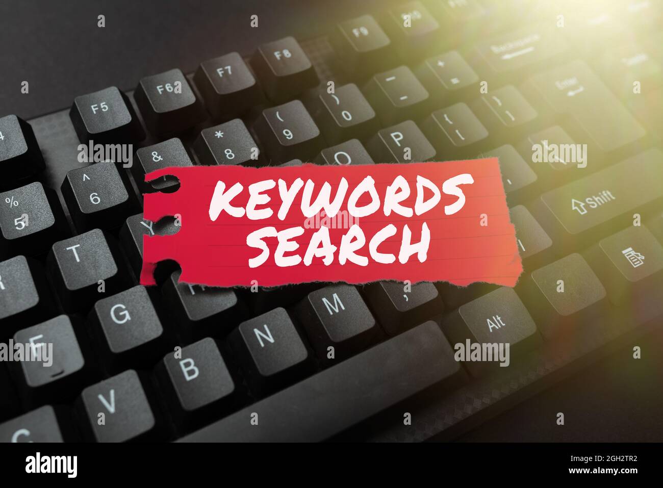 Texte d'écriture mots-clés recherche. Business concept recherche les documents correspondants contenant un ou plusieurs mots Téléchargement et écriture de contenu en ligne Banque D'Images