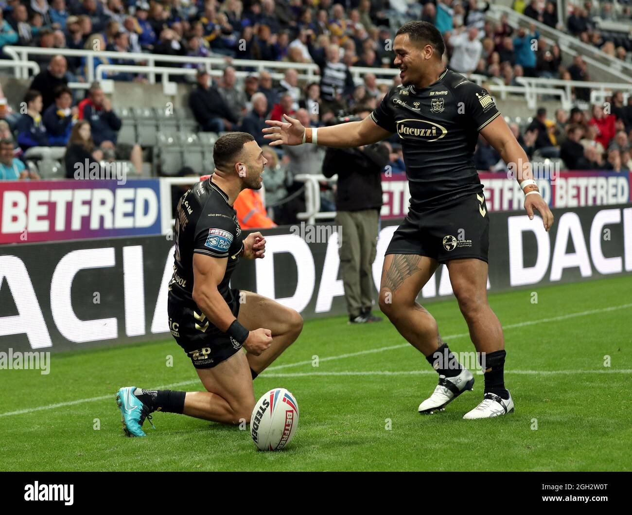 Carlos Tuimavave, du FC Hull, célèbre la deuxième tentative de jeu de son côté lors du match du week-end magique de Dacia au parc St James' Park, Newcastle. Date de la photo: Samedi 4 septembre 2021. Banque D'Images