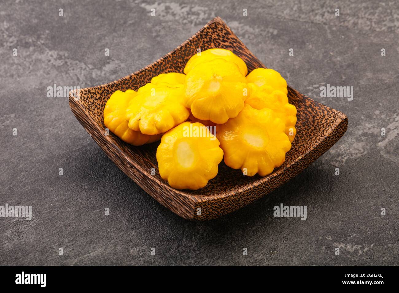 Bebe Patisson Marine Dans Le Bol Photo Stock Alamy