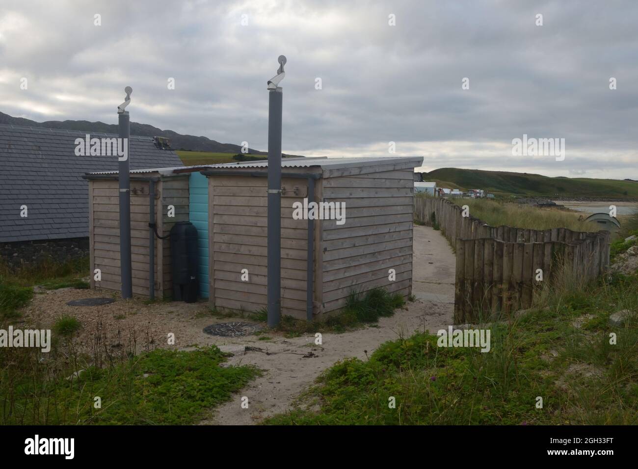 Un bloc de toilettes publiques de compostage hors réseau, sans eau, près d'Arisaig sur la côte ouest de l'Écosse Banque D'Images