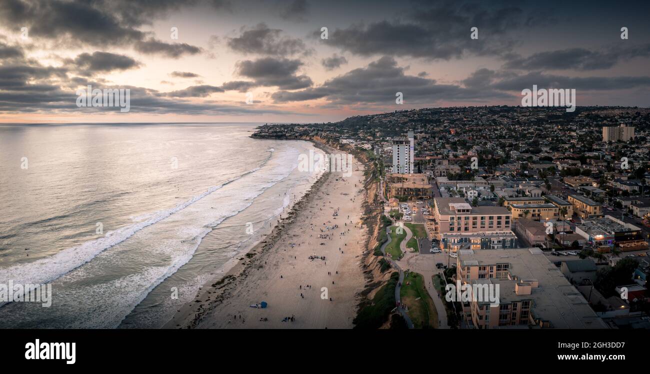 Pacific Beach à San Diego avec maisons et motels en bord de mer. Banque D'Images