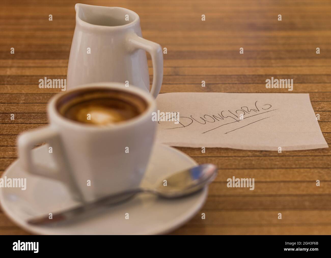 tasse à café avec inscription du matin en italien, petit déjeuner Banque D'Images