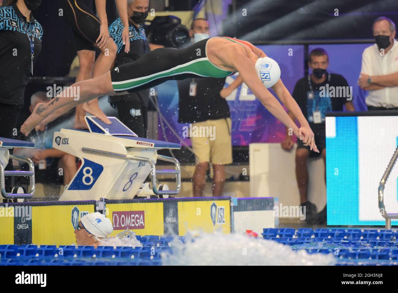 Federica Pellegrini, retourne à la piscine de la Ligue internationale de natation 2021, à l'intérieur de la piscine Felice Scandone à Naples. Un véritable championnat du monde en équipes de natation qui se poursuivra en novembre avec les séries éliminatoires, avec les 8 premiers de la saison régulière, pour se terminer en janvier 2022 avec les 4 meilleures équipes pour disputer le titre. Ce sont les dix équipes de la Ligue internationale de natation 2021: Aqua Centurions (Italie, capitaine Federica Pellegrini), Cali Condors (Etats-Unis, champions en titre), DC Trident (Etats-Unis), Energy Standard (France), New York Breakers (États-Unis), Team Iron (Hongrie), Los Angeles Cur Banque D'Images