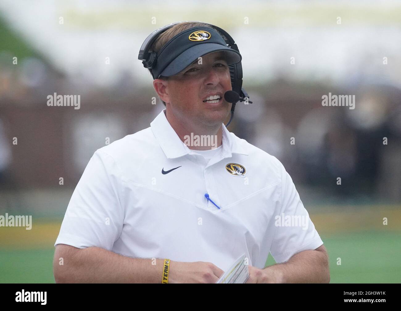 Columbia, États-Unis. 04e septembre 2021. L'entraîneur-chef du Missouri, Eli Drinkwitz, attend le coup d'envoi lors d'un match contre le centre du Michigan à Faurot Field, à Columbia, Missouri, le samedi 4 septembre 2021. Photo par Bill Greenblatt/UPI crédit: UPI/Alay Live News Banque D'Images