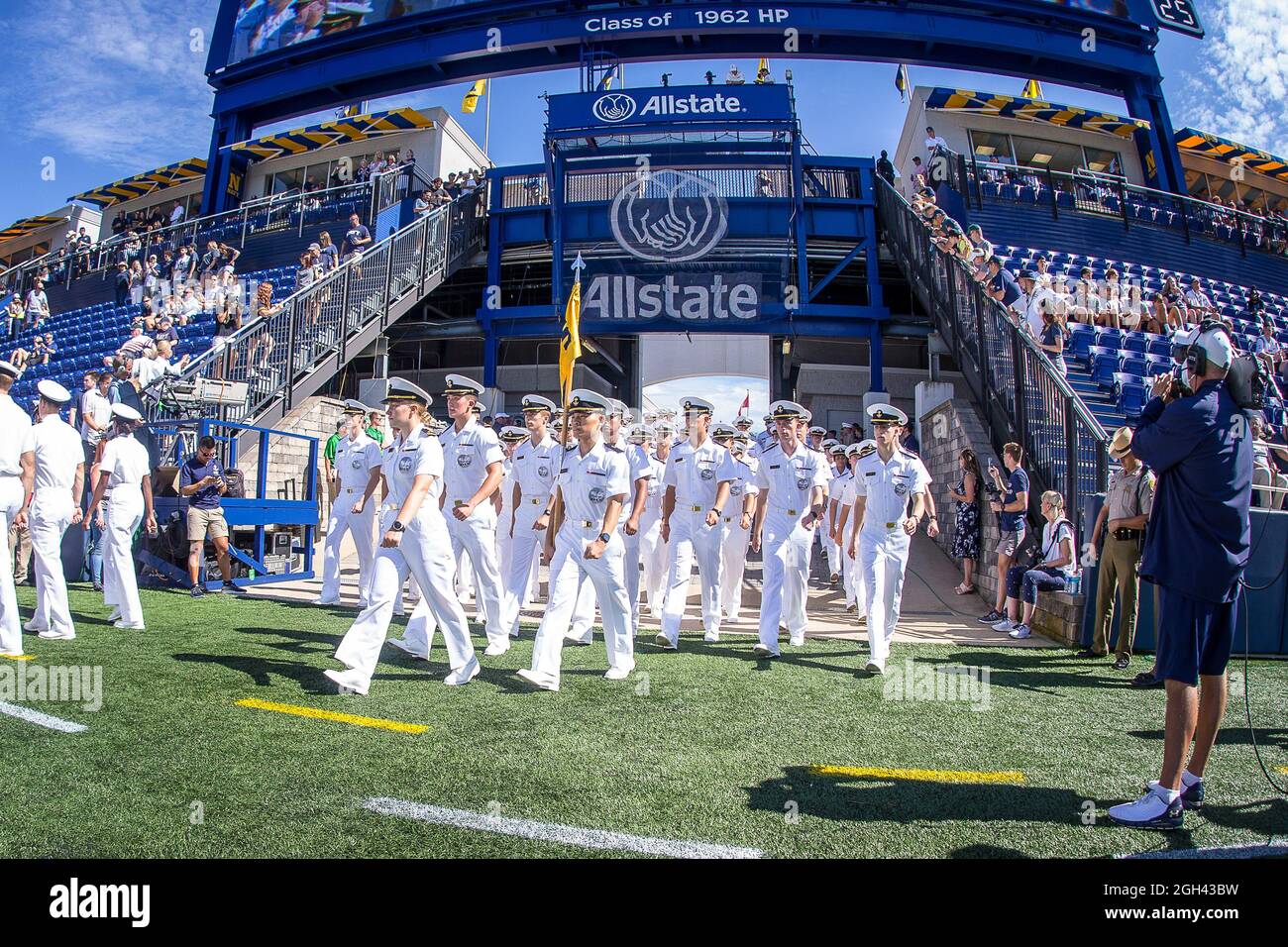 4 septembre 2021 : la Brigade des mouchards prend le terrain avant le match d'ouverture de la saison régulière entre le maréchal de l'Herd et les mouchards de la Marine au Navy-Marine corps Memorial Stadium à Annapolis, Maryland photographe : Cory Royster Banque D'Images