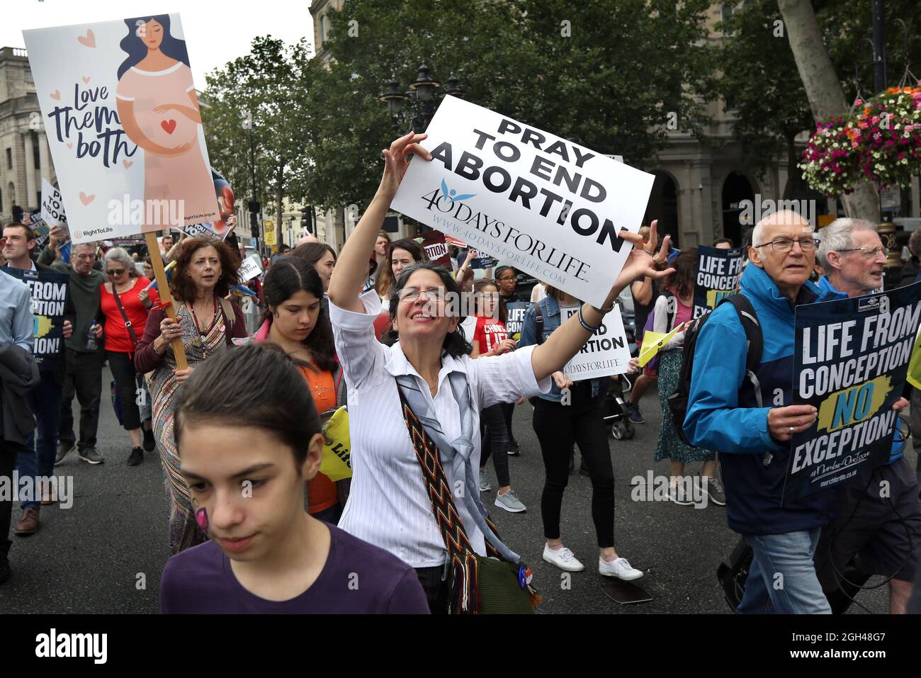 Londres, Royaume-Uni. 04e septembre 2021. Les manifestants tiennent des pancartes tandis que des milliers de partisans de la vie se réunissent pour la marche annuelle pour la vie au Royaume-Uni. Ils appellent à la fin de l'avortement car ils croient que la vie commence à la conception. La marche fait suite à une interdiction de l'avortement pour la plupart des femmes au Texas, aux États-Unis, au début du mois de septembre. Crédit : SOPA Images Limited/Alamy Live News Banque D'Images