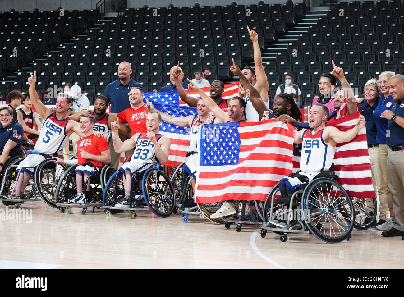 Tokyo, Japon. 5 septembre 2021. Les joueurs de l'équipe des États-Unis célèbrent le basketball en fauteuil roulant en or gagnant : finale masculine entre les États-Unis et le Japon lors des Jeux paralympiques de Tokyo 2020 à l'Ariake Arena de Tokyo, au Japon . Credit: SportsPressJP/AFLO/Alay Live News Banque D'Images