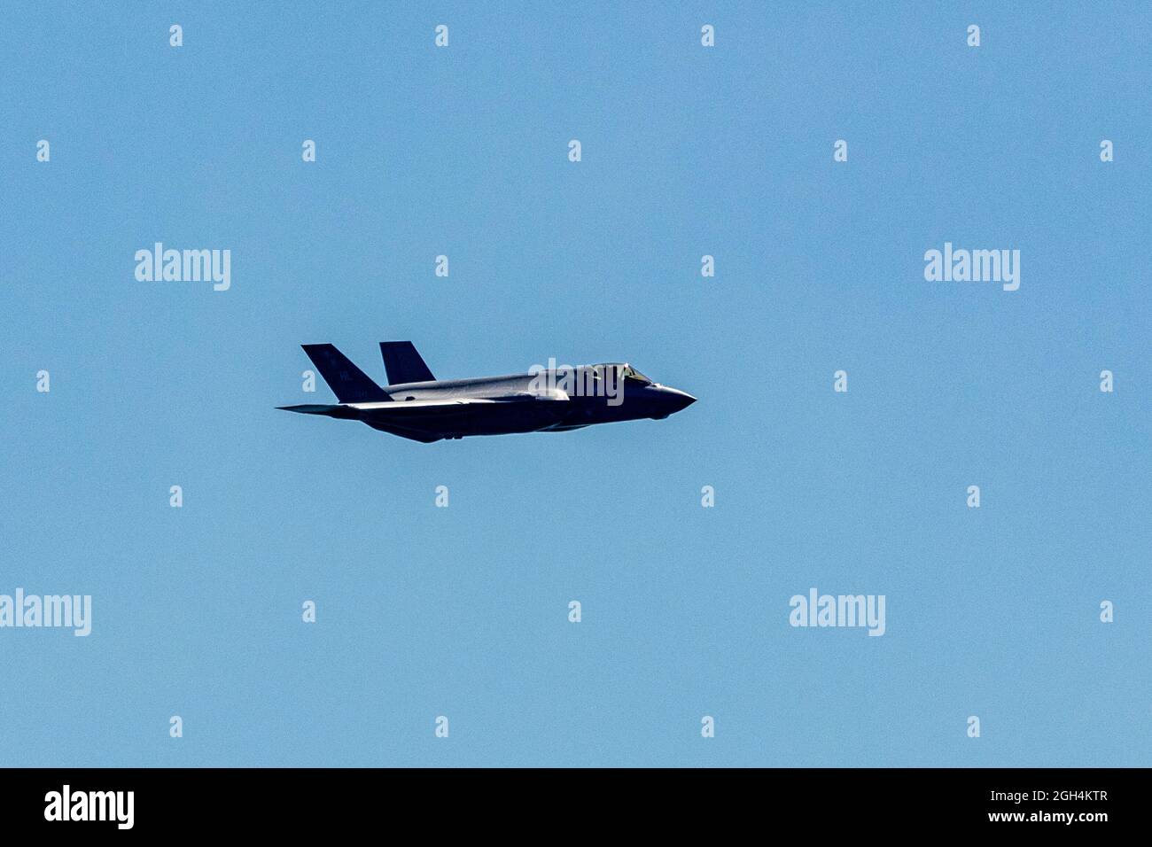 Le F-35A Lightning II de la United States Air Force (USAF) vole pendant le salon aérien international du Canada (CIAS) à Toronto, au Canada Banque D'Images