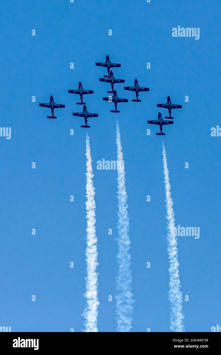 Avions des Snowbirds des Forces canadiennes (FC), 431 escadron de démonstration aérienne volant en formation pendant le salon aérien international du Canada (SAI) Banque D'Images