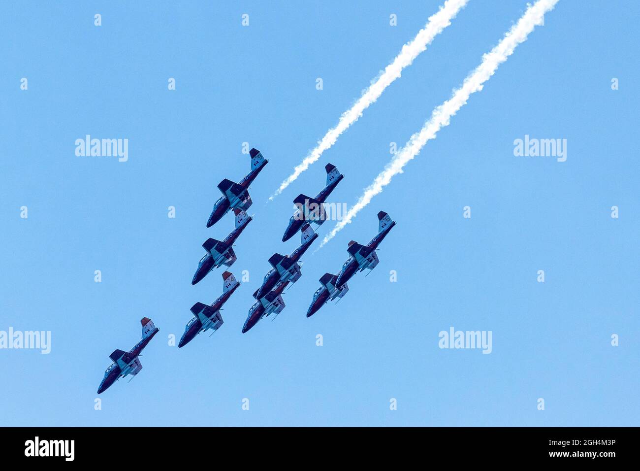 Avions des Snowbirds des Forces canadiennes (FC), 431 escadron de démonstration aérienne volant en formation pendant le salon aérien international du Canada (SAI) Banque D'Images