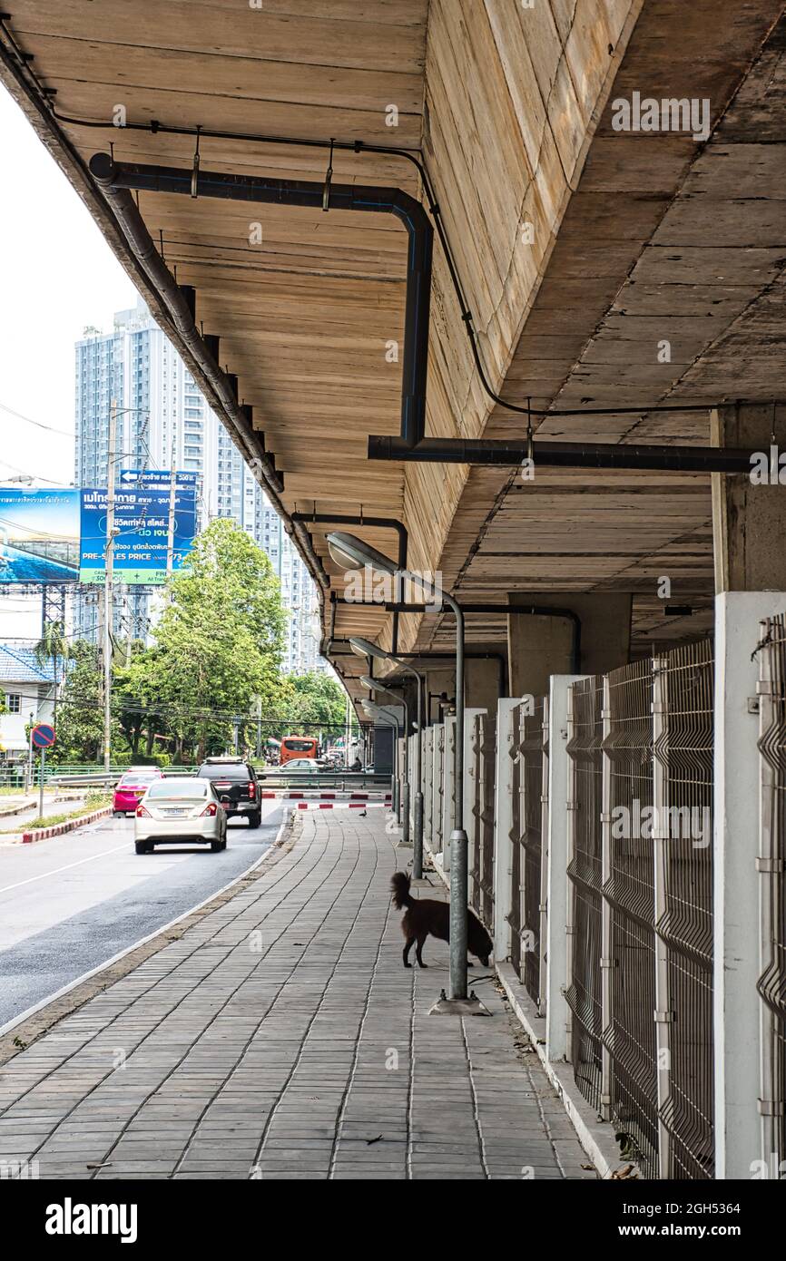 Bangkok, Thaïlande 04.07.2021 photos CityScape du vieux centre-ville traditionnel de Bangkok à côté de la gare BTS de Wutthakat Banque D'Images