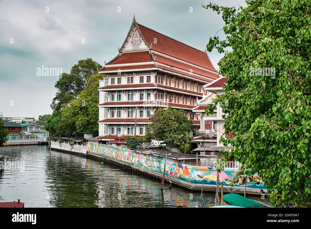 Bangkok, Thaïlande 04.28.2021 photos Cityscape de Bangkok le long des canaux à côté du temple Wat Paknam Banque D'Images