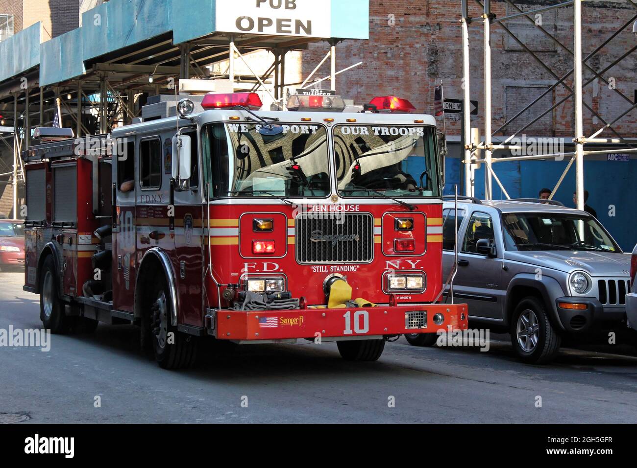 New York, États-Unis - 22 novembre 2010 : camion de pompiers numéro 10 à New York Banque D'Images