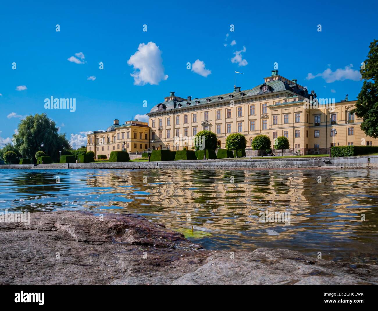 Stockholm, Suède - 10 août 2021 : palais Drottningholm en été à Stockholm, Suède Banque D'Images