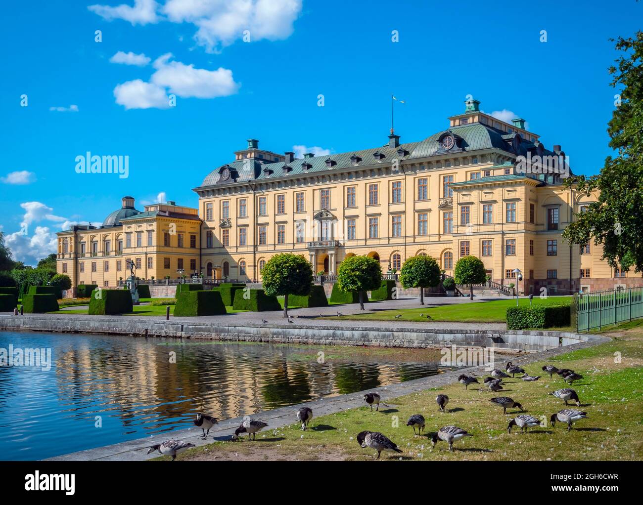 Stockholm, Suède - 10 août 2021 : palais Drottningholm en été à Stockholm, Suède Banque D'Images