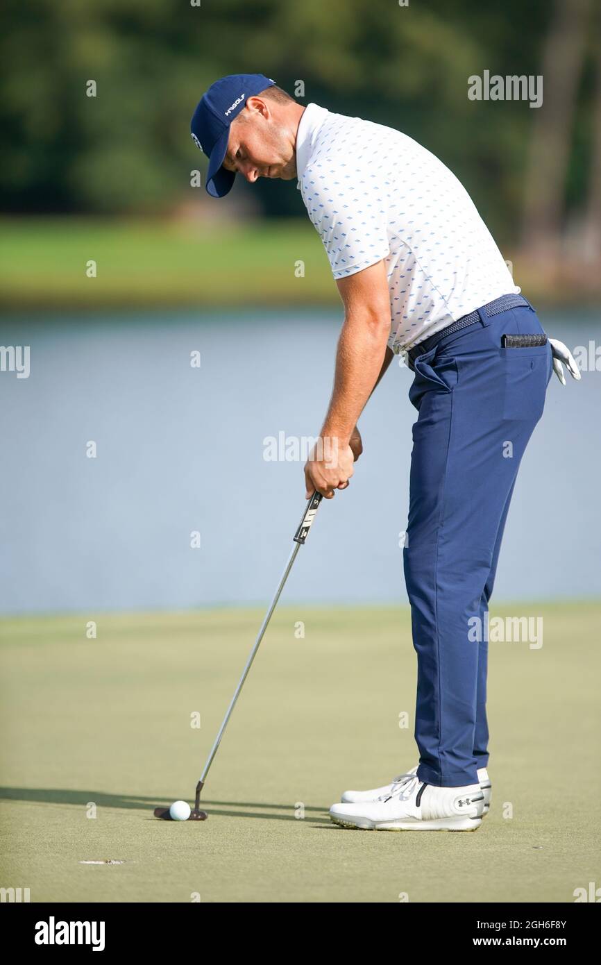 Atlanta, Géorgie, États-Unis. 4 septembre 2021. Jordan Spieth pute le 15ème green lors de la troisième partie du championnat de 2021 AU club de golf d'East Lake. (Image de crédit : © Debby Wong/ZUMA Press Wire) Banque D'Images