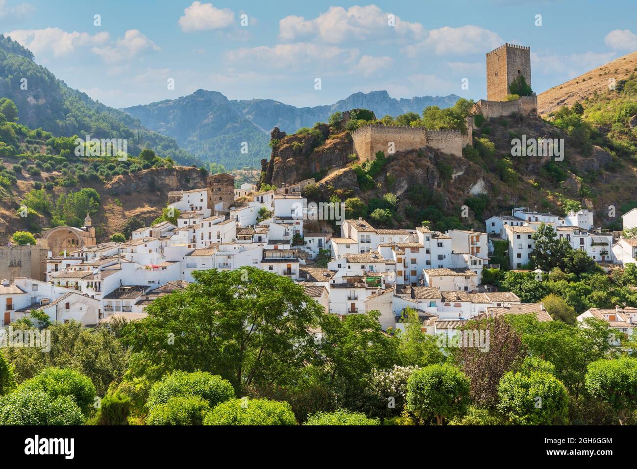 Ville de Cazorla avec son château de la Yedra ou également appelé de quatre coins. Banque D'Images