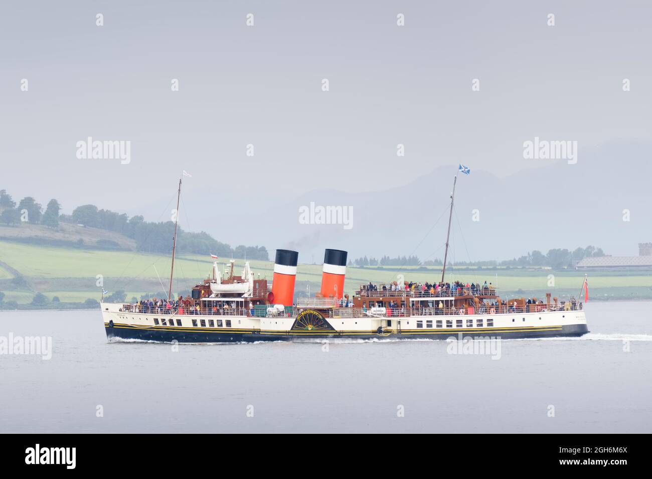 Greenock, Écosse, Royaume-Uni, 5 septembre 2021, le bateau à aubes Waverley regorge de touristes voyageant de Glasgow à Rothesay Banque D'Images