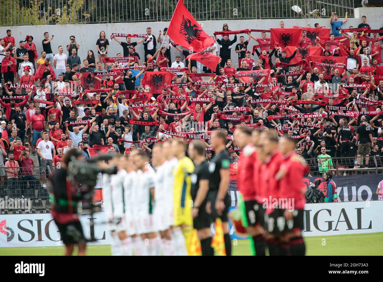 Albanie. Le 05septembre 2021. Les supporters albanais lors de la coupe du monde de la Fifa qualificatifs , Qatar 2022, match de football entre les équipes nationales de l'Albanie et de la Hongrie le 05 septembre 2021 à Elbasan Arena - Albanie - photo Nderim Kaceli crédit: Nderim Kaceli/Alay Live News Banque D'Images