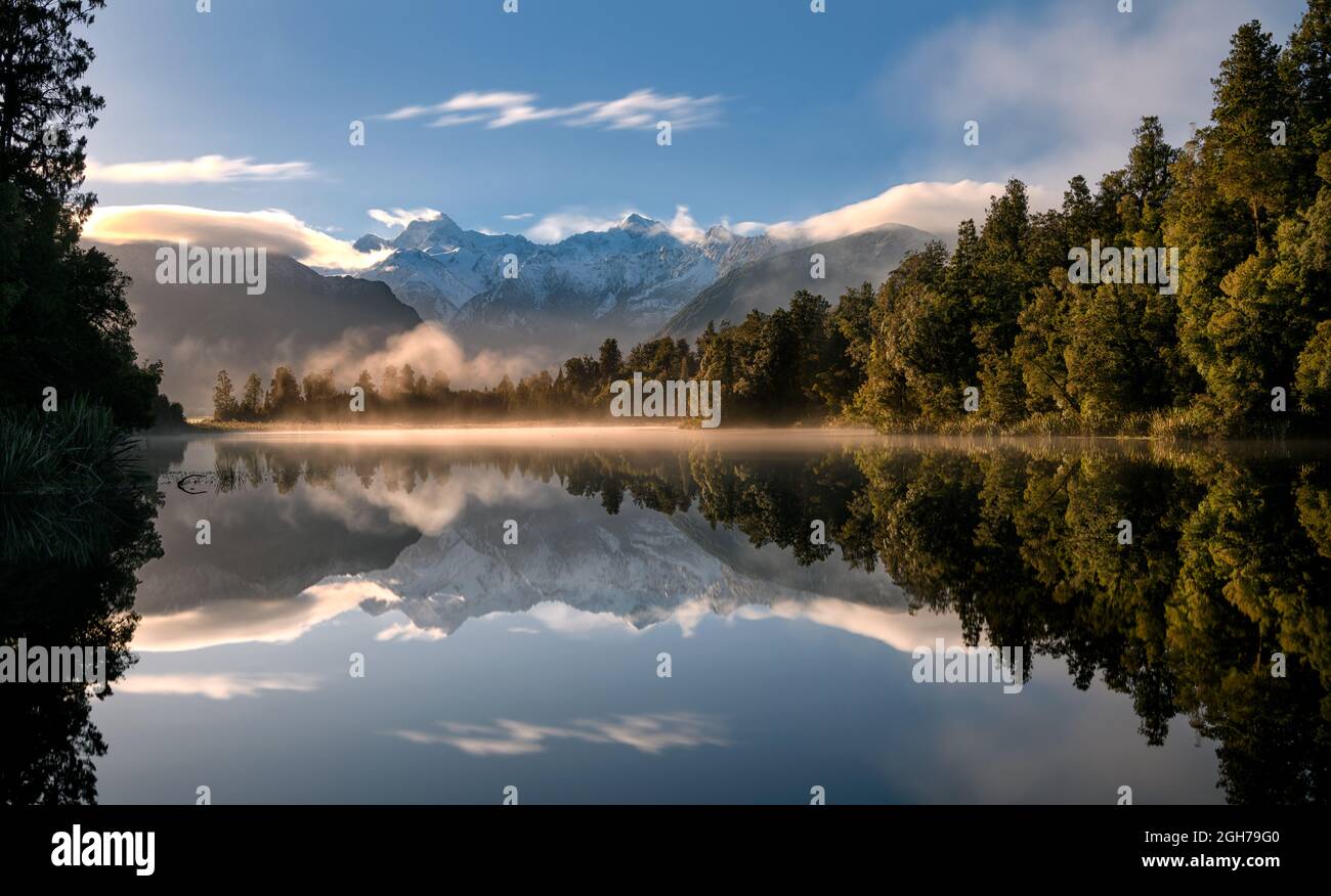 Lake Matheson Sunrise, West Coast, South Island, Nouvelle-Zélande Banque D'Images