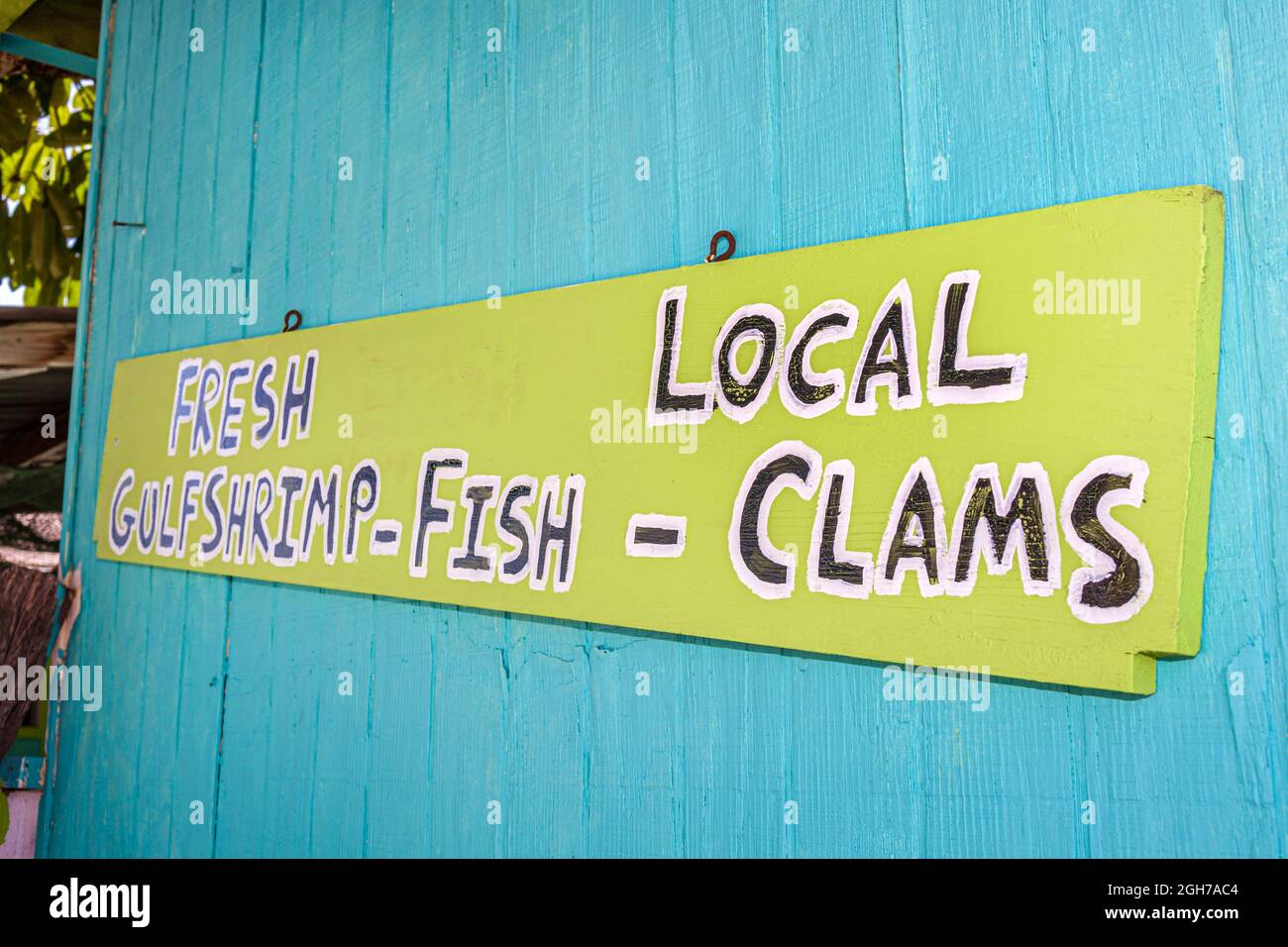 Port de Floride Charlotte Harbour, marché aux poissons Placida, panneau peint à la main palourdes crevettes crevettes crevettes fruits de mer frais locaux Banque D'Images
