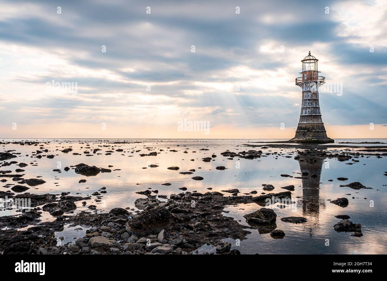 Phare de Whiteford point près de Whiteford Sands au coucher du soleil, la péninsule de Gower, Swansea, pays de Galles du Sud, Royaume-Uni Banque D'Images