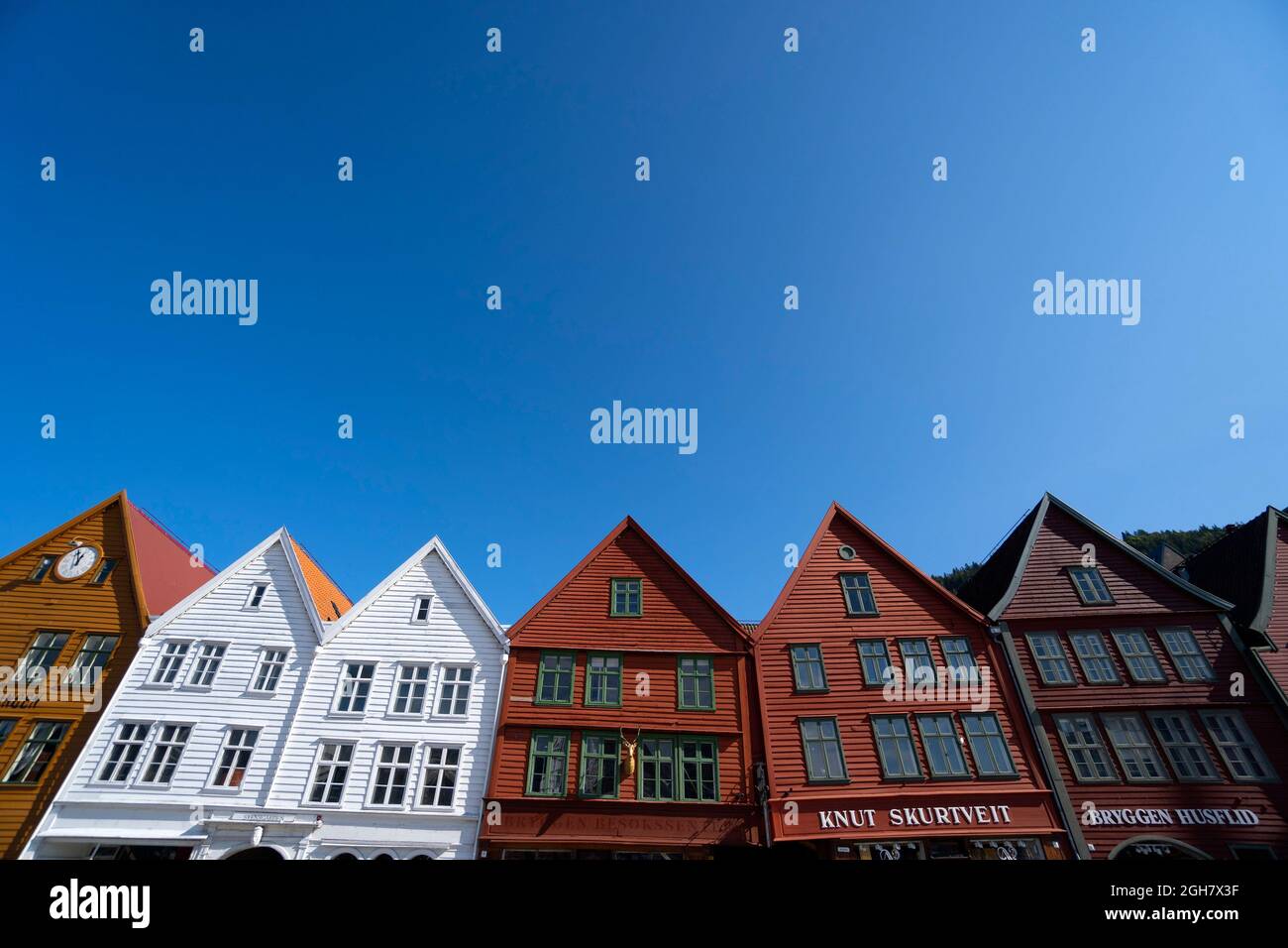 Bryggen, alias Tyskebryggen, est une série de bâtiments commerciaux du patrimoine hanséatique qui s'inscrit dans la partie orientale du port de Vågen à Bergen, en Norvège Banque D'Images