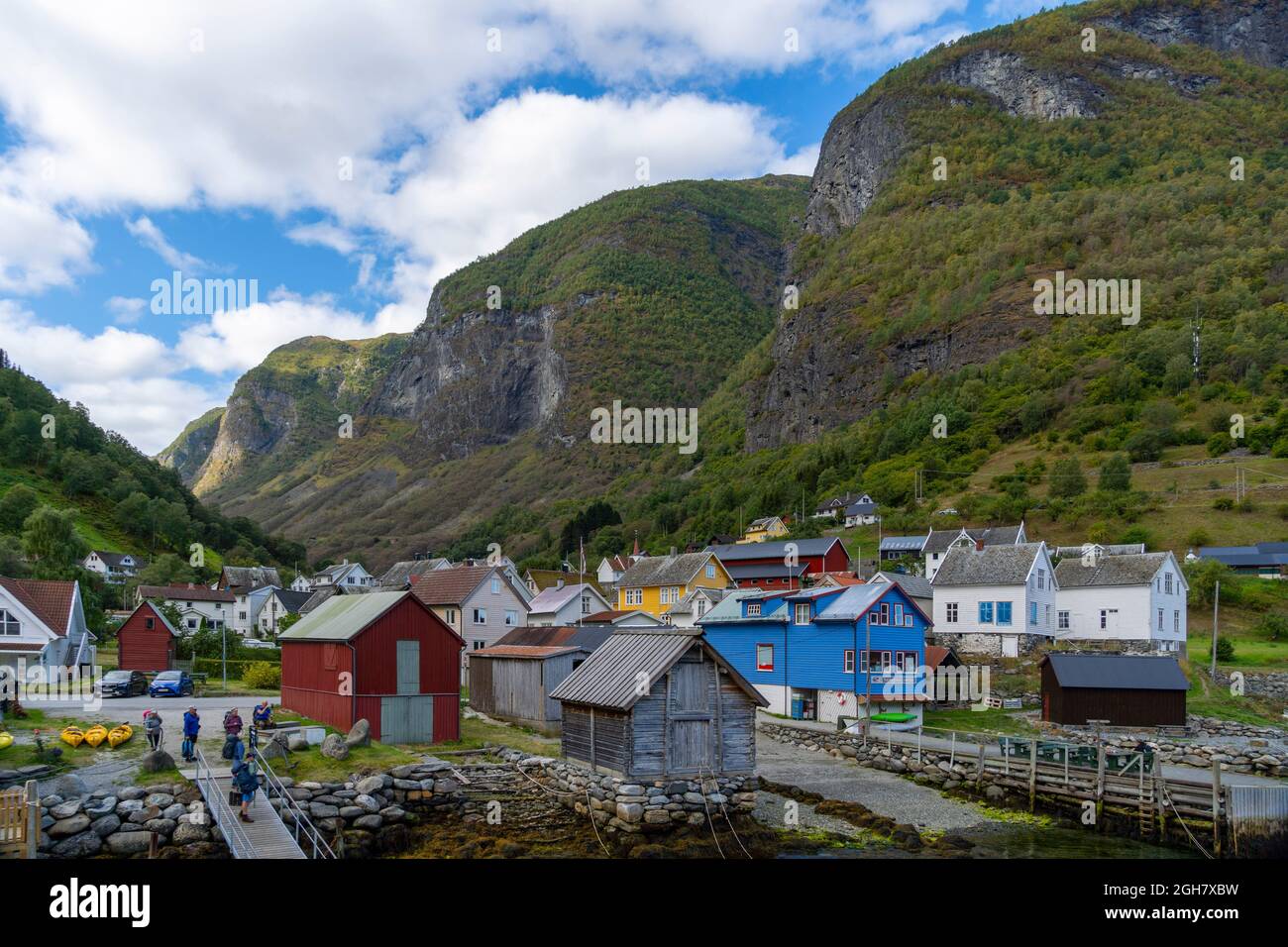 Village d'Undredal le long de l'Aurlandsfjorden en Norvège, en Europe Banque D'Images