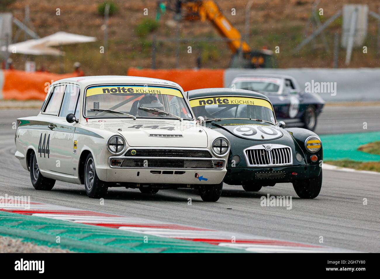 VAN LEENEN, Gerrit Jan et DU TOY VAN HEES, Bert avec Lotus Cortina en action avec BRON, Dennis avec MGA Twin Cam coupé lors de la course historique de Barcelone de NKHTGT sur le circuit de Catalunya. Banque D'Images